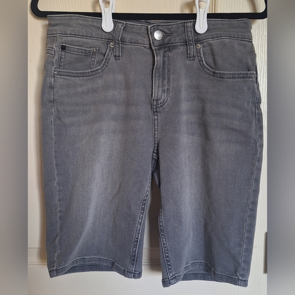 Calvin Klein size 6 dark grey jean shorts - Picture 1 of 5